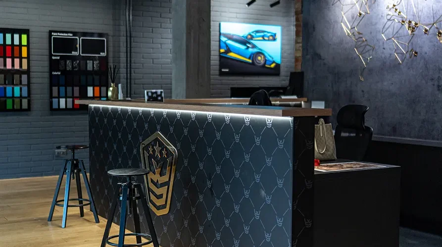 PRÉMIOVÉ CENTRUM PÉČE |O VÁŠ VŮZ VE ZLÍNĚ - Wrapstyle Zlín